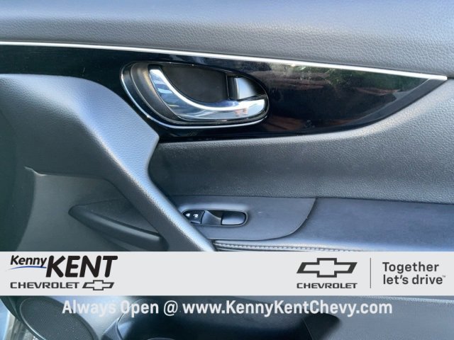 Used 2018 Nissan Rogue Sport SL w/ SL Premium Package image 19