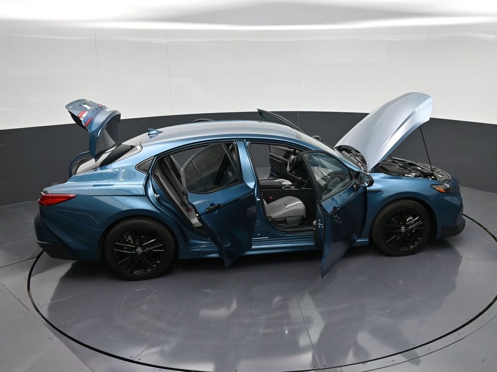 Used 2025 Toyota Camry SE w/ Convenience Package image 32