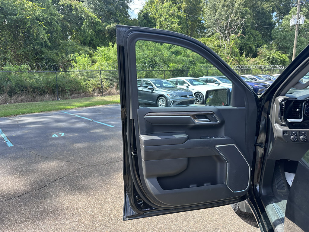 Used 2023 Chevrolet Silverado 1500 LT AWD/4WD image 6