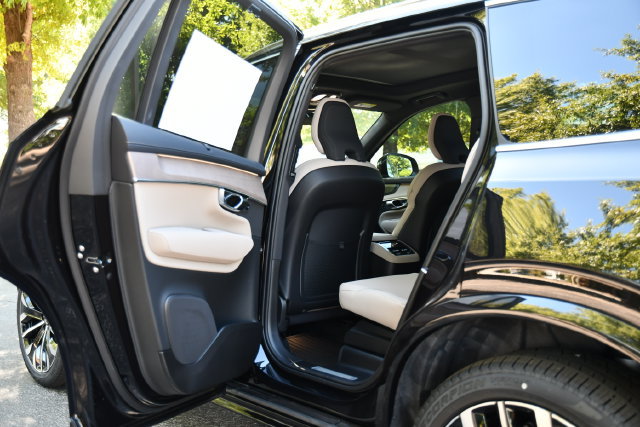 New 2027 Volvo XC90 B6 Plus AWD/4WD image 16