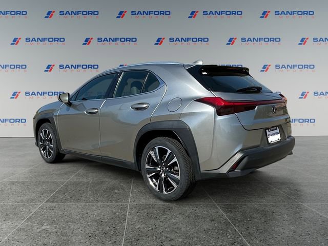 Used 2022 Lexus UX 200 w/ Accessory Package (Z1) image 3