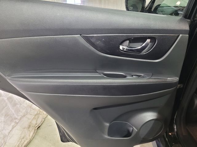 Used 2017 Nissan Rogue SV image 52