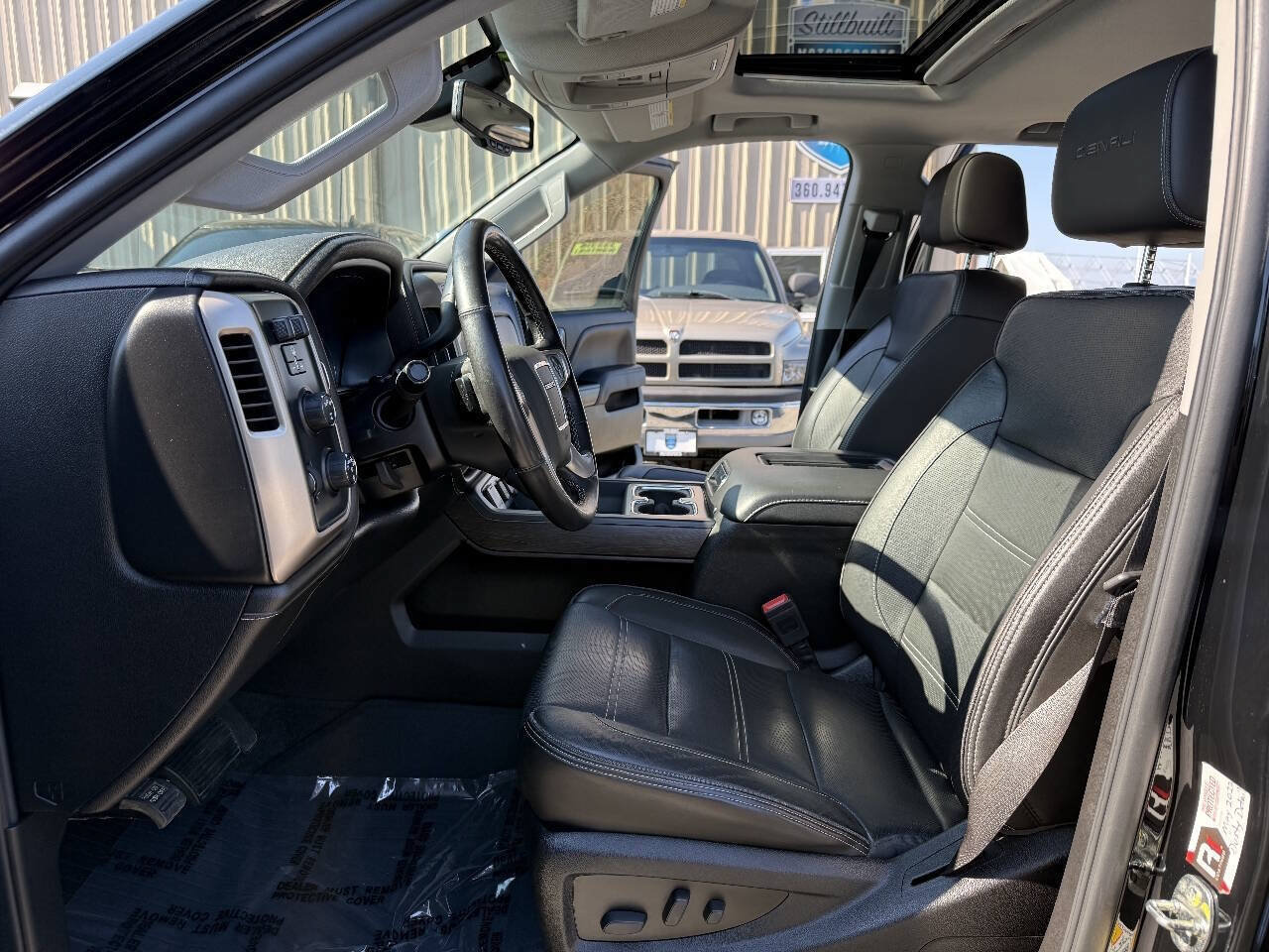 Used 2019 GMC Sierra 3500 Denali w/ Suspension Package, Off-Road AWD/4WD image 12