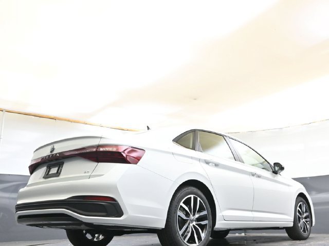 Used 2026 Volkswagen Jetta SE FWD image 41
