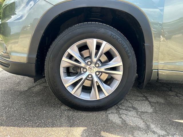 Used 2015 Toyota Highlander XLE AWD/4WD image 12