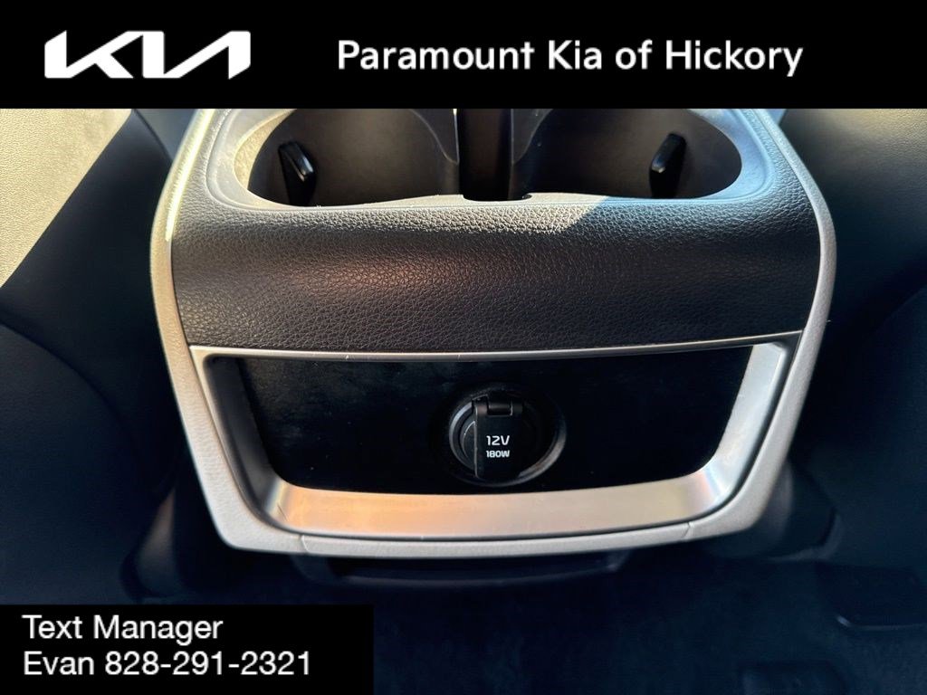 Used 2023 Kia Carnival LX image 17