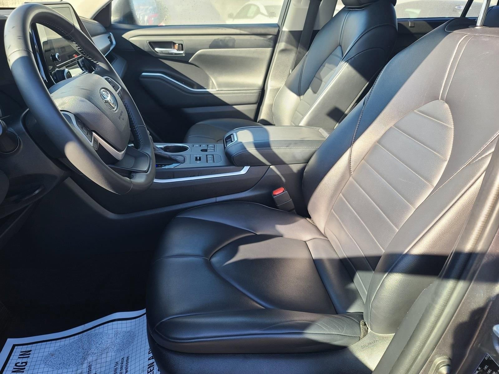 Used 2023 Toyota Highlander XLE image 7