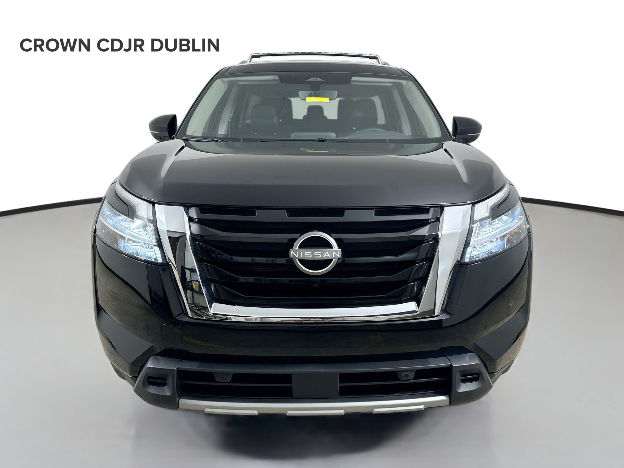 Used 2023 Nissan Pathfinder SL AWD/4WD image 2