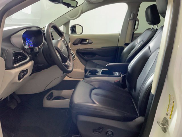 Used 2024 Chrysler Pacifica Limited FWD image 14