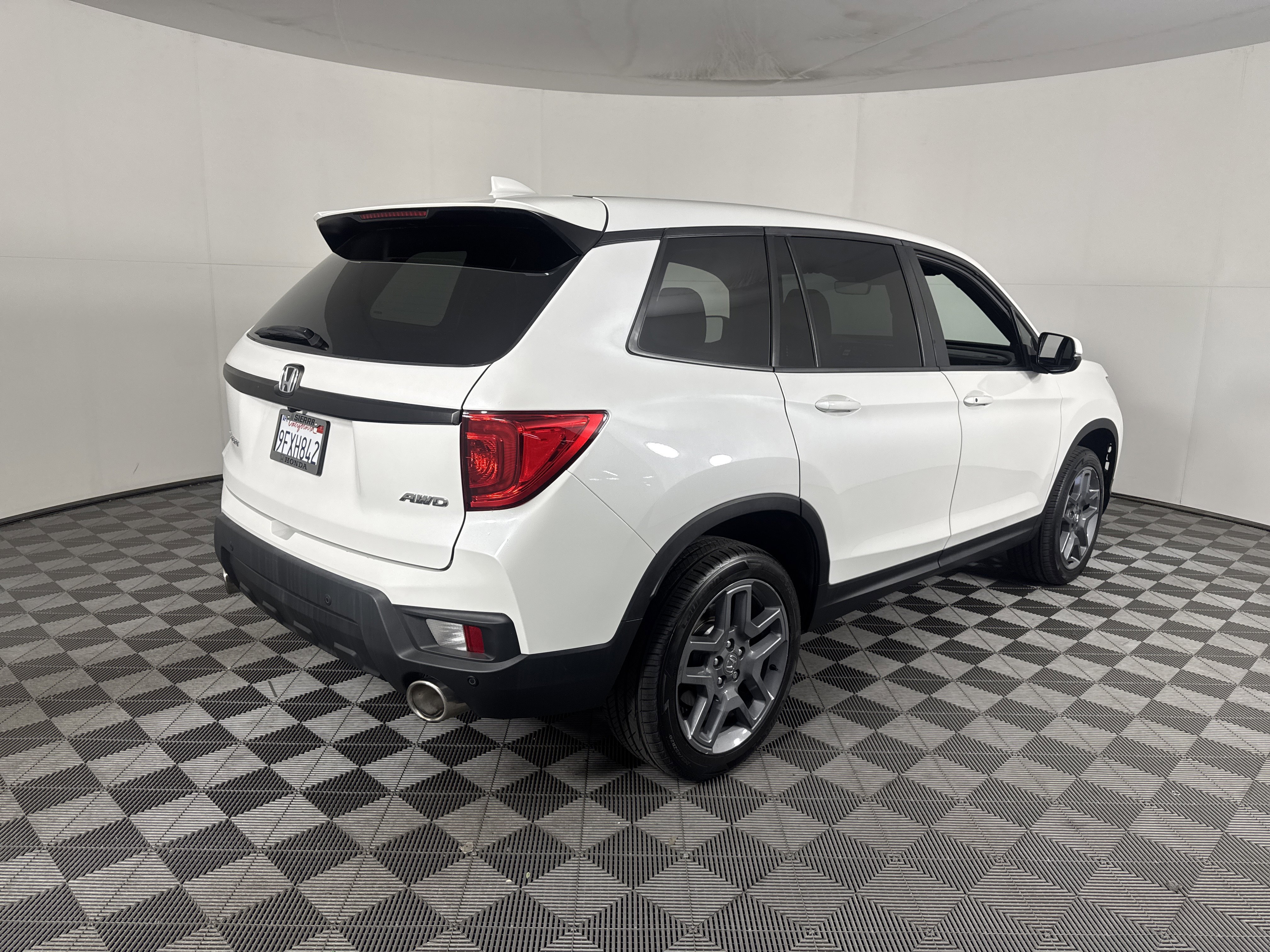 Used 2023 Honda Passport EX-L image 4