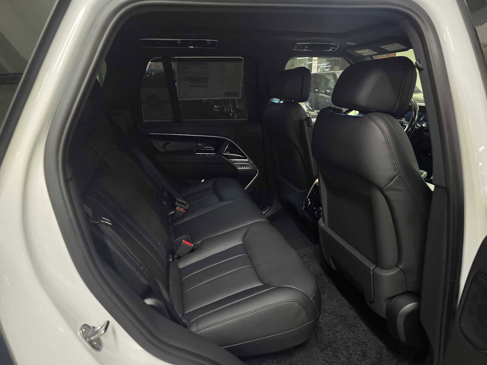 New 2026 Land Rover Range Rover SE image 13