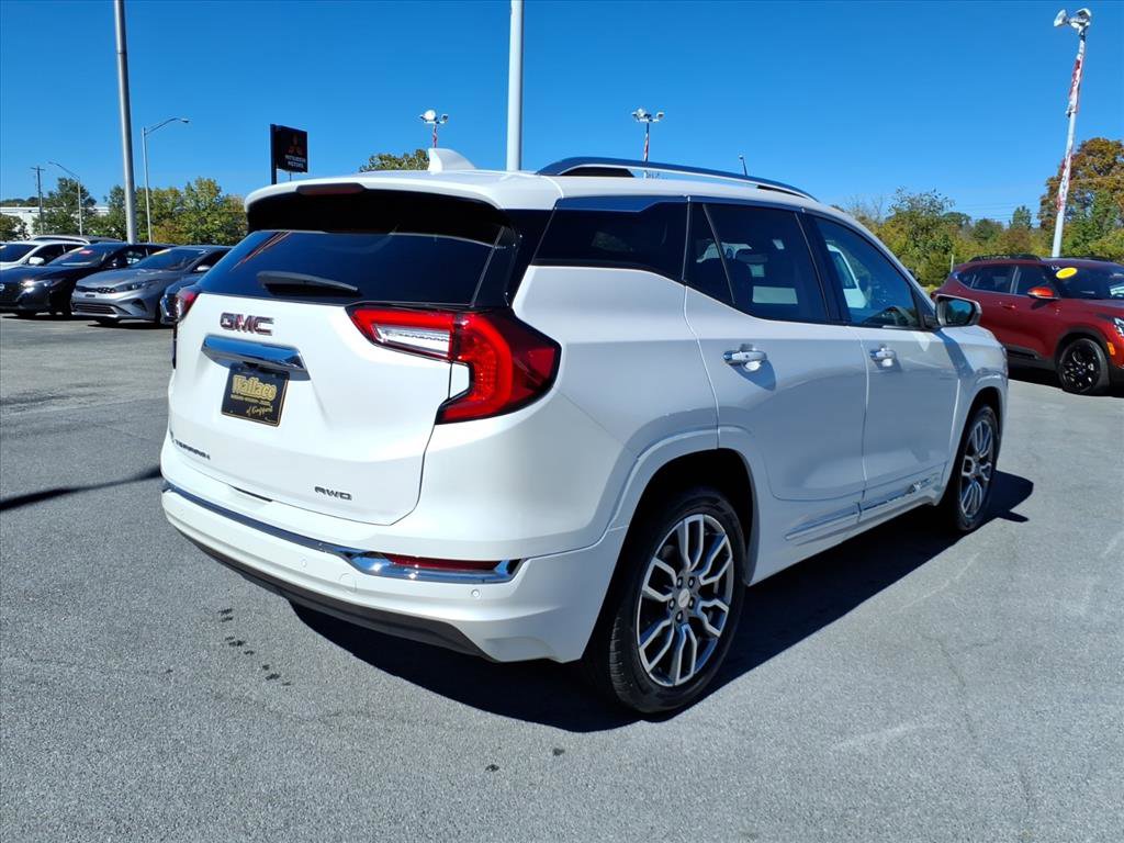 Used 2022 GMC Terrain Denali w/ Denali Premium Package image 16