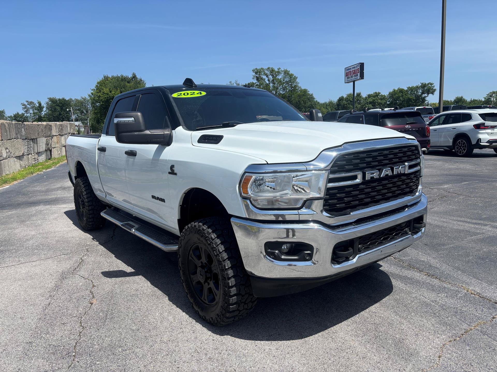 Used 2024 RAM 2500 Big Horn w/ Off Road Package AWD/4WD image 1