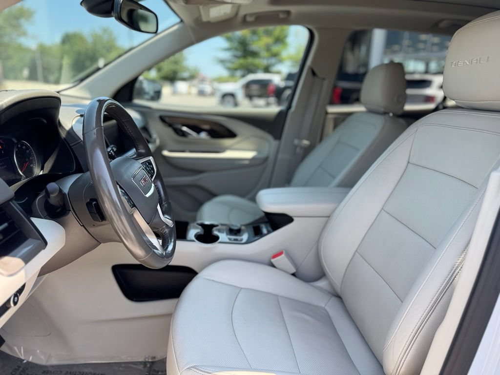 Used 2020 GMC Terrain Denali w/ Denali Premium Package AWD/4WD image 16