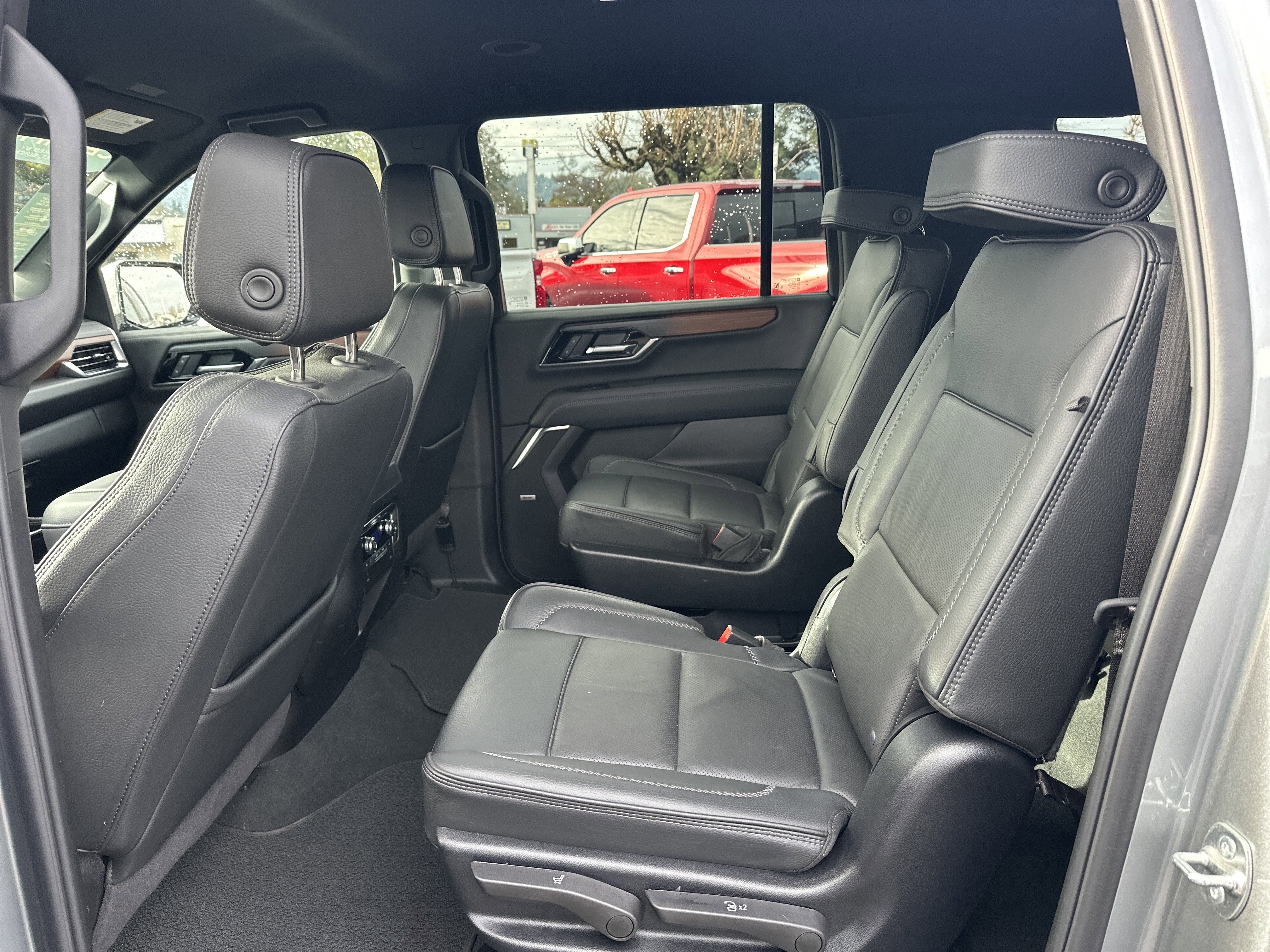 Certified 2025 GMC Yukon XL Denali image 11