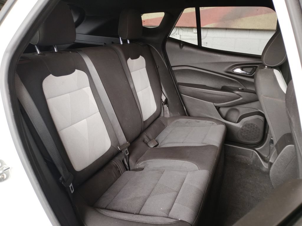 Used 2024 Chevrolet Trax RS FWD image 18