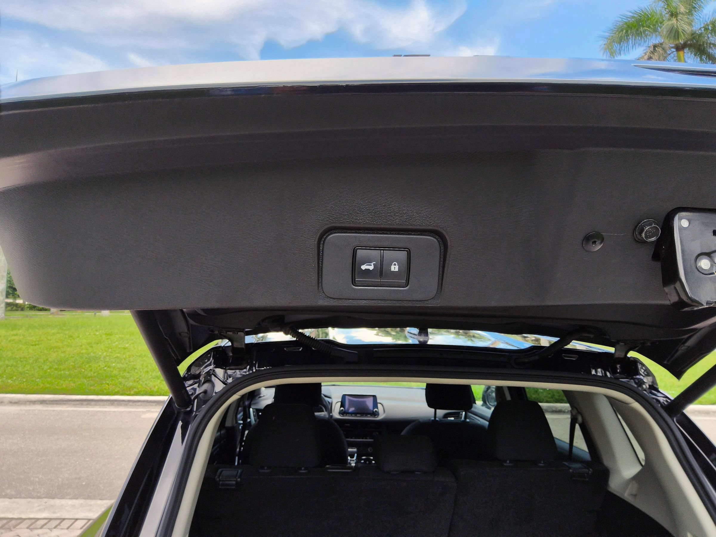 Used 2024 Nissan Rogue SV FWD image 53