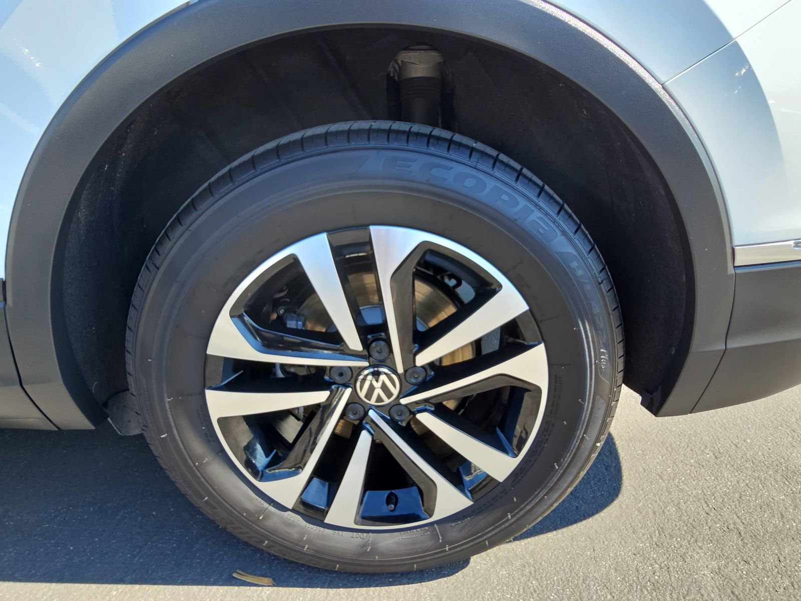 Used 2024 Volkswagen Tiguan S image 34