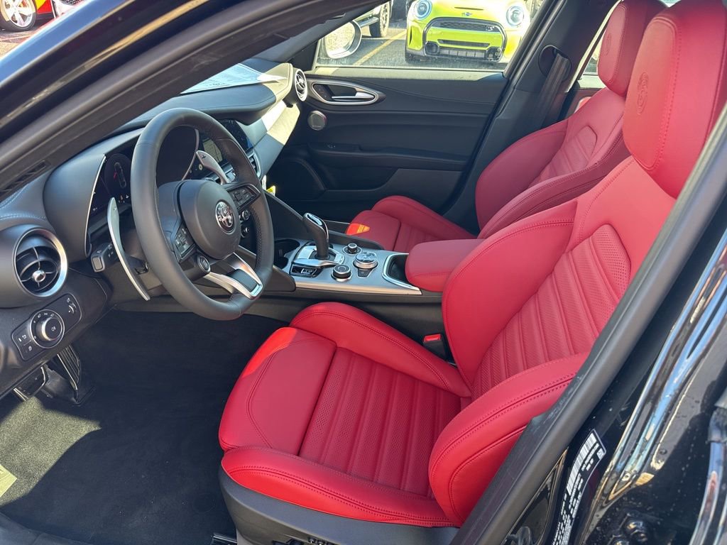 New 2025 Alfa Romeo Giulia AWD image 12