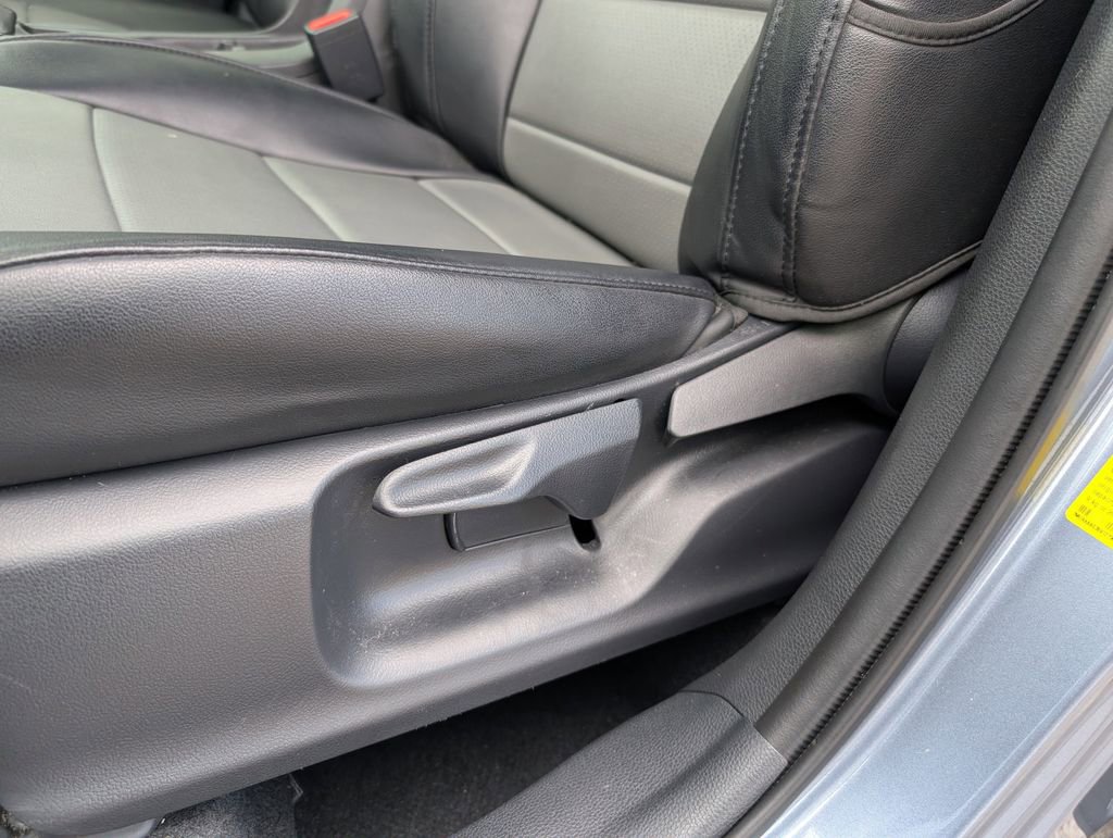 Used 2025 Toyota Corolla Cross L image 10