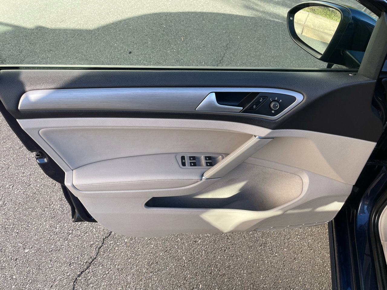 Used 2015 Volkswagen Golf S image 12