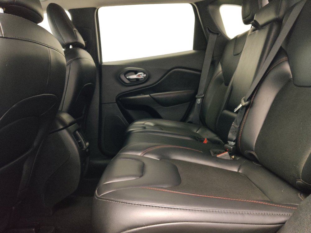 Used 2020 Jeep Cherokee Trailhawk image 18