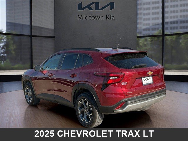 Used 2025 Chevrolet Trax LT w/ LT Convenience Package image 5