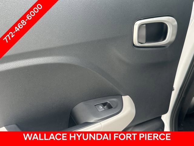 Used 2024 Hyundai Venue SEL FWD image 14