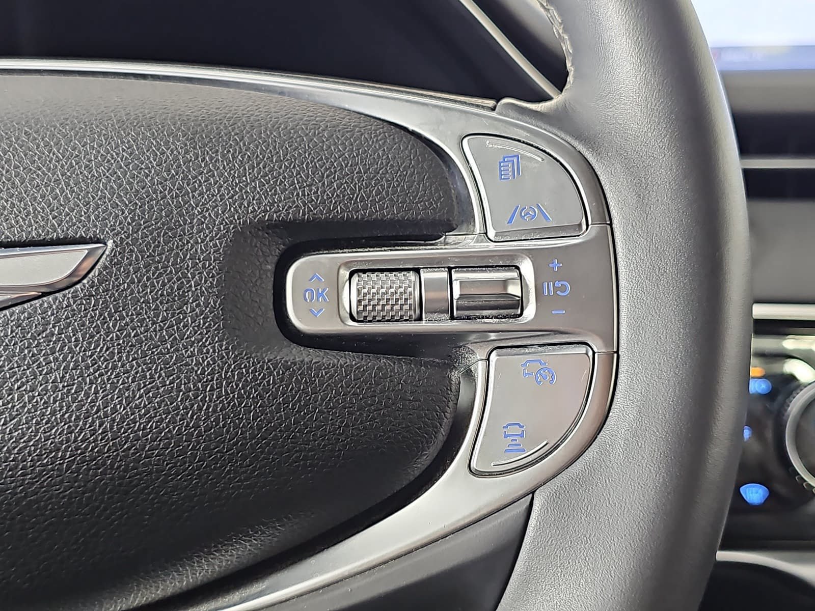 Used 2025 Genesis GV70 2.5T AWD/4WD image 18