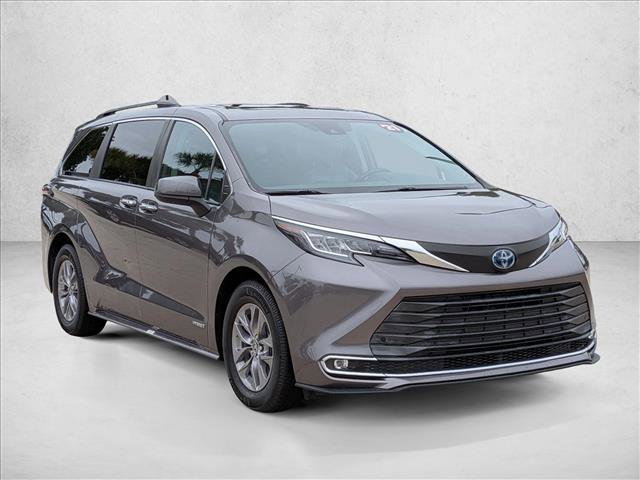 Certified 2021 Toyota Sienna XLE image 3