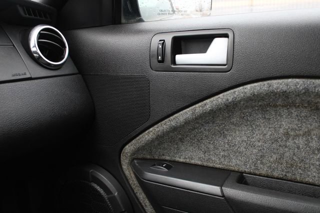 Used 2008 Ford Mustang Deluxe image 21