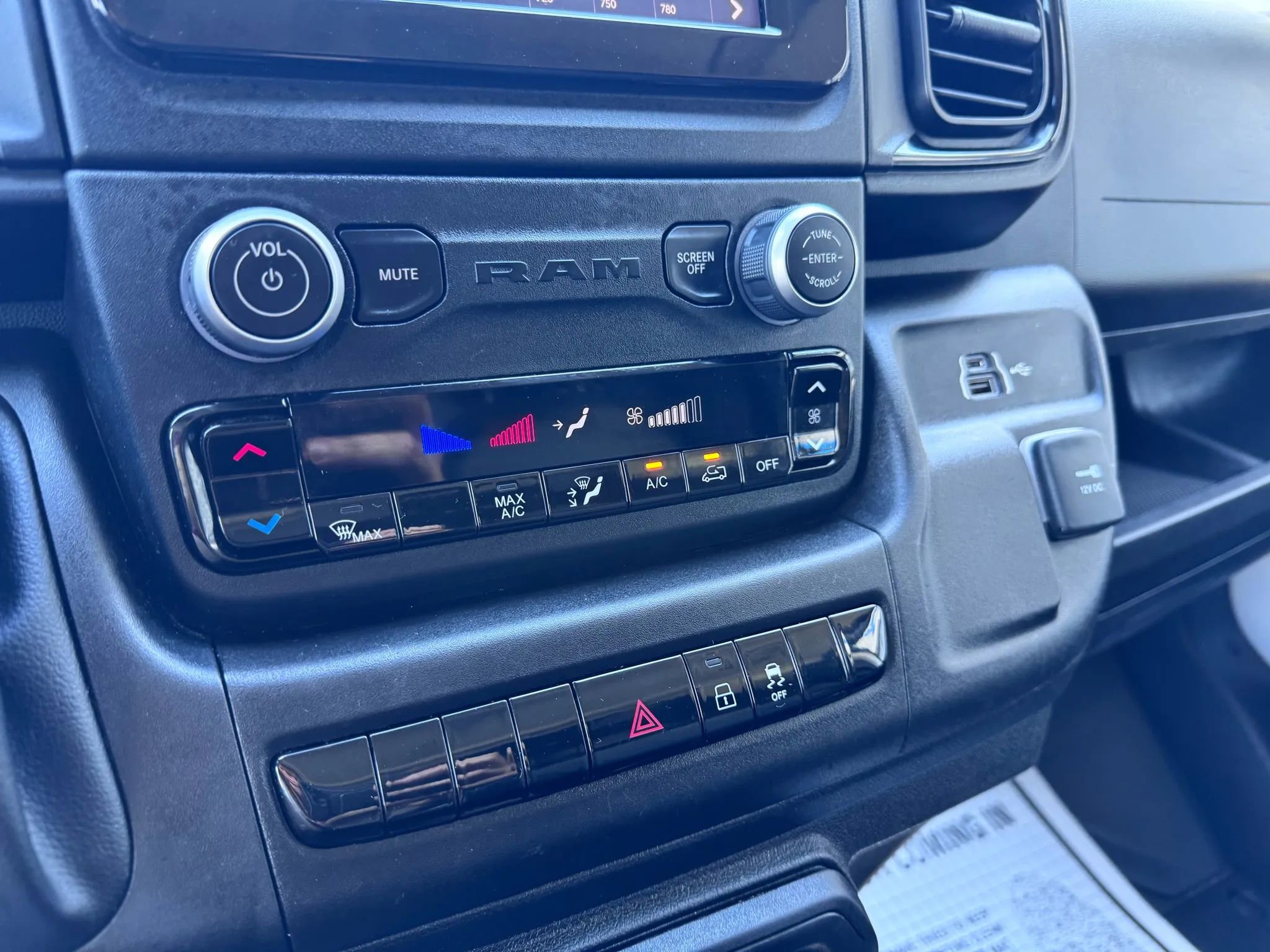 Used 2023 RAM ProMaster 2500 image 20