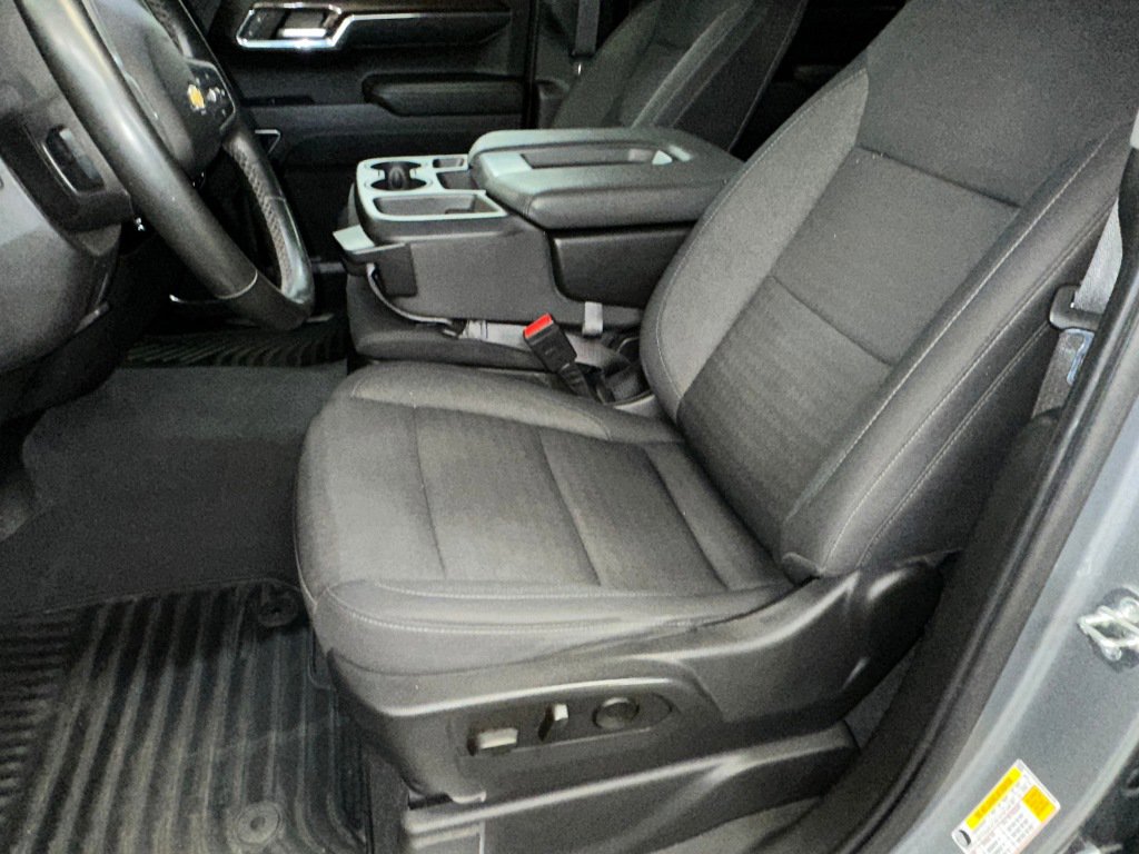 Used 2023 Chevrolet Silverado 1500 LT image 2