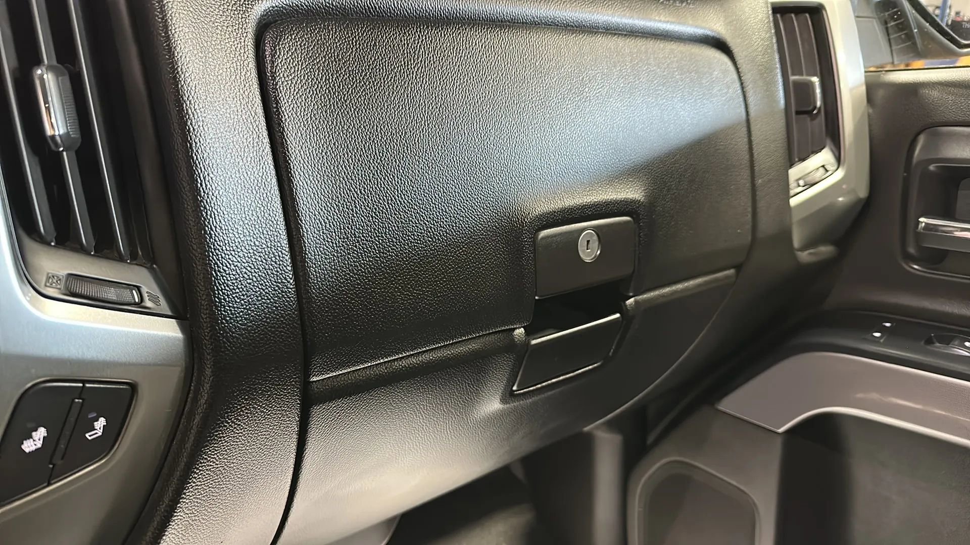 Used 2018 Chevrolet Silverado 1500 LT w/ All Star Edition AWD/4WD image 25