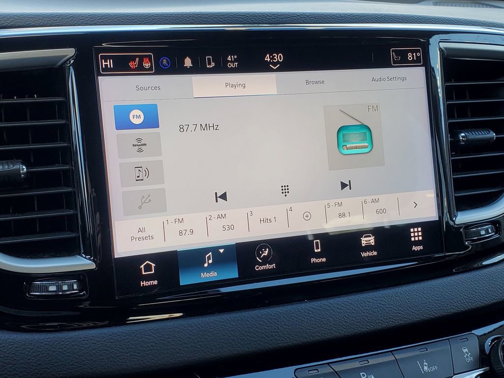 Used 2024 Chrysler Pacifica Touring-L image 25