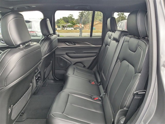 New 2025 Jeep Grand Cherokee Limited w/ Black Appearance Package image 14