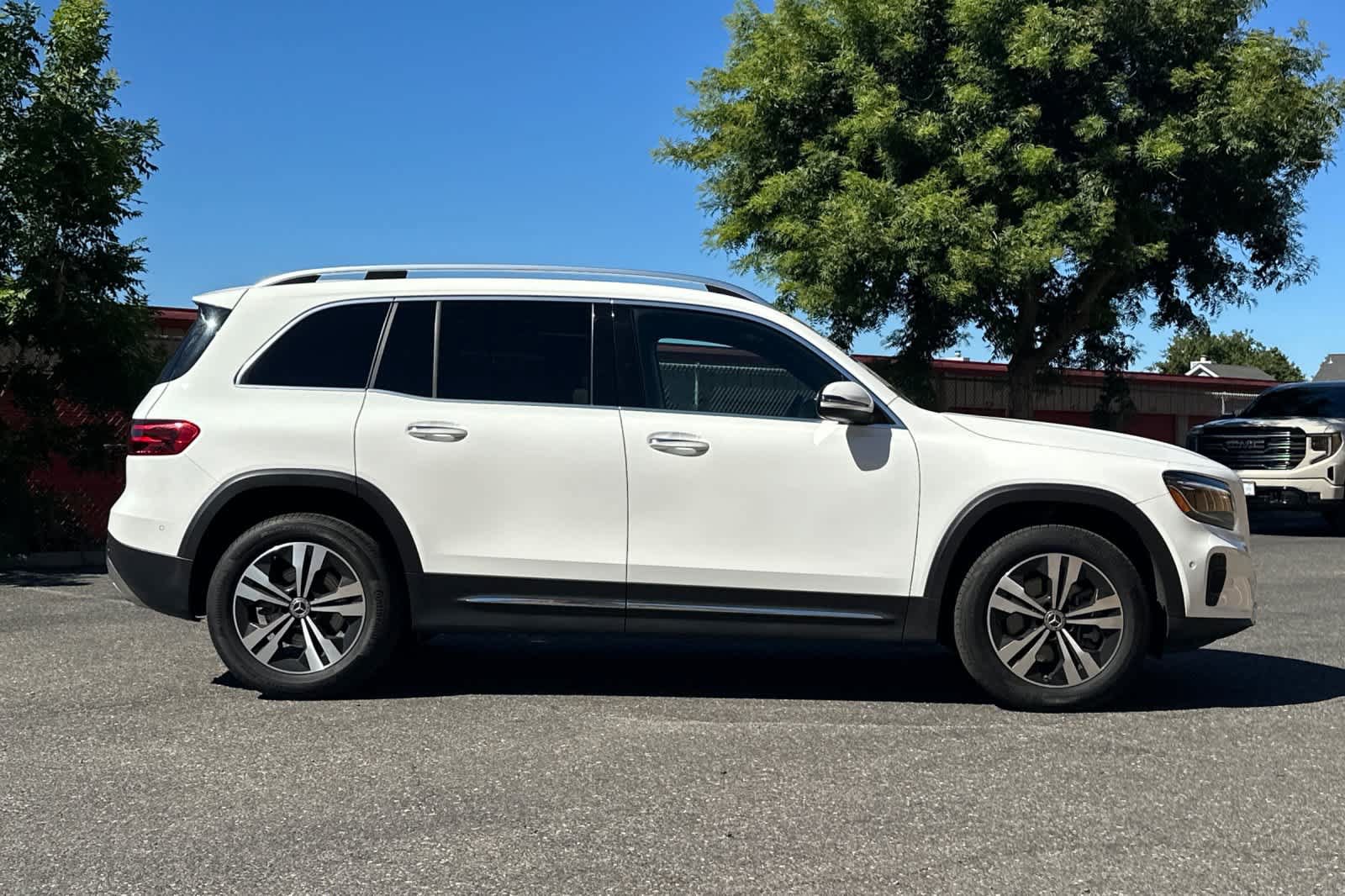 Certified 2025 Mercedes-Benz GLB 250 image 2