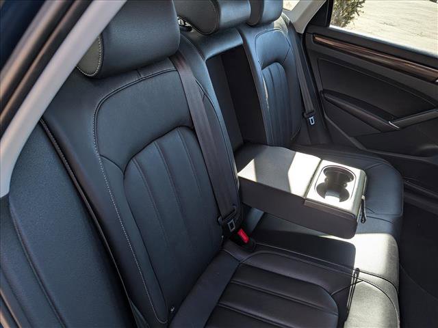 Used 2020 Volkswagen Passat 2.0T SEL image 17