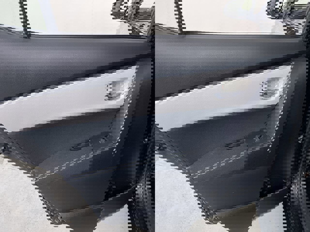 Used 2017 Toyota Corolla XLE image 18