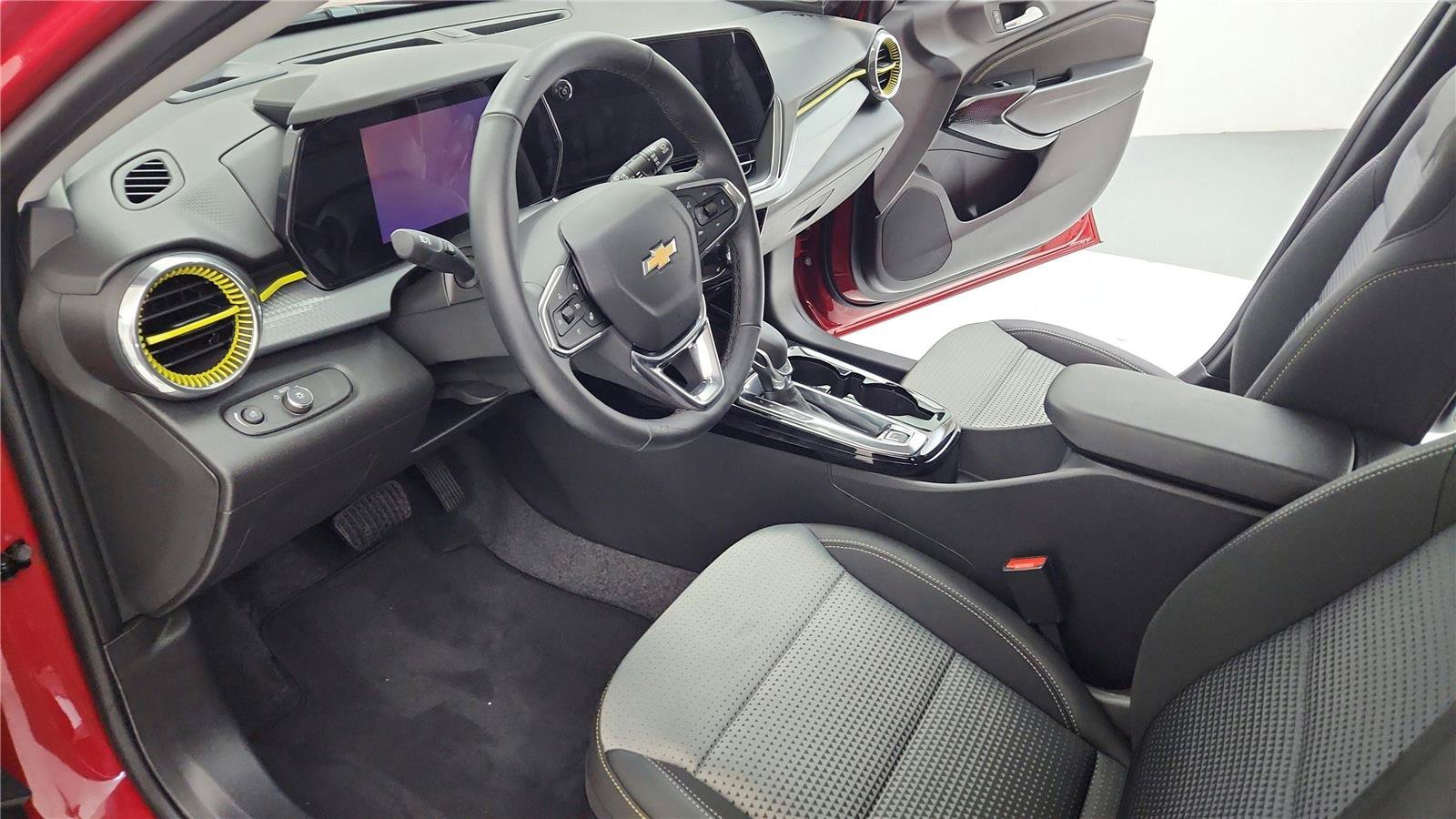 Used 2026 Chevrolet Trax LT w/ LT Convenience Package FWD image 41