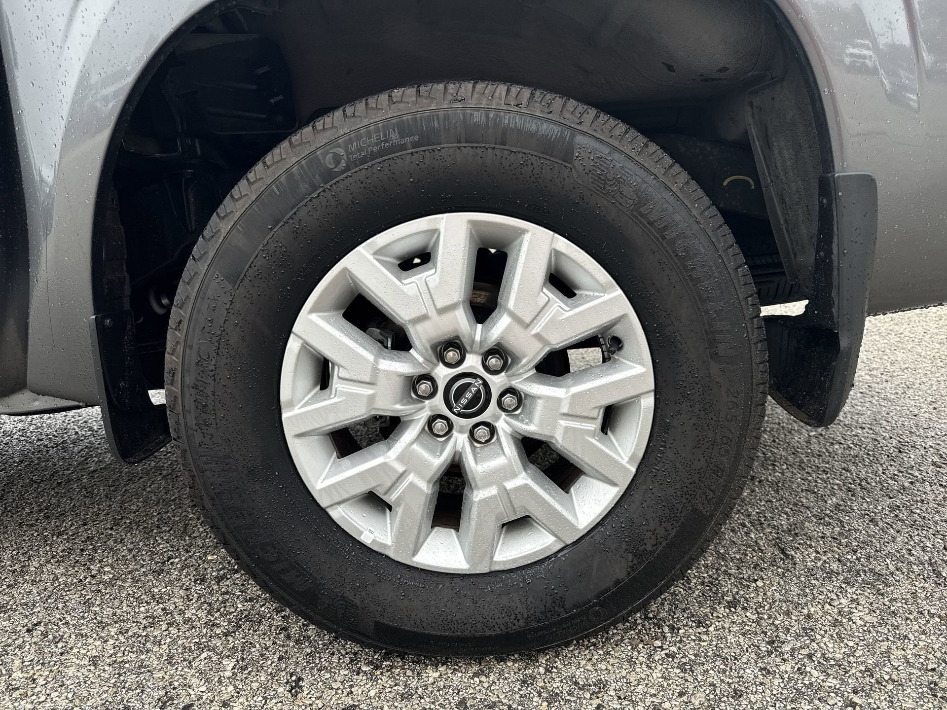 Used 2024 Nissan Frontier SV w/ SV Convenience Package RWD image 18