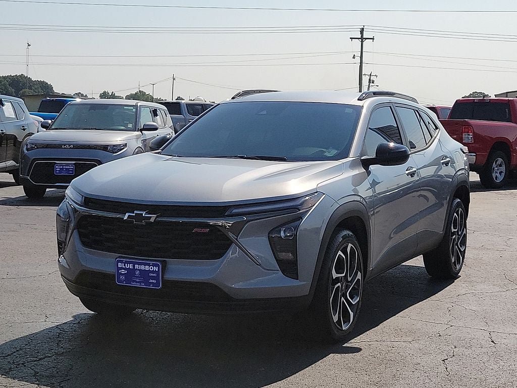 Used 2024 Chevrolet Trax RS w/ Driver Confidence Package FWD image 2