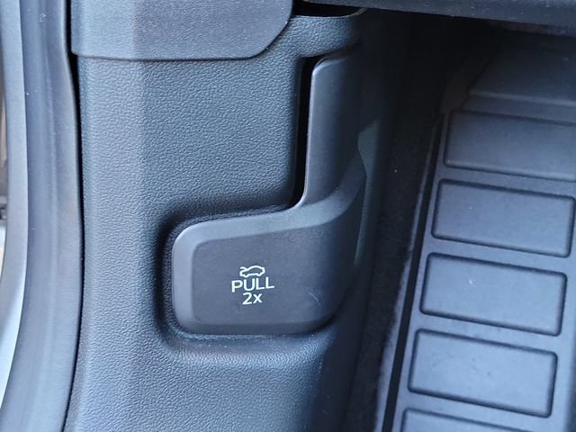 Used 2022 Ford Escape SE w/ SE Sport Appearance Package FWD image 17