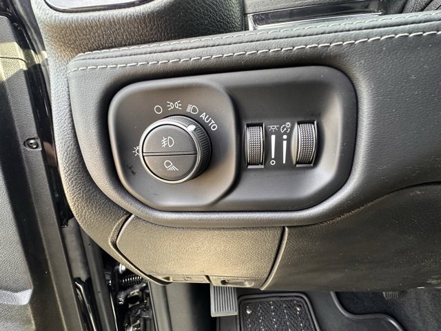 Used 2024 RAM 2500 Limited image 26