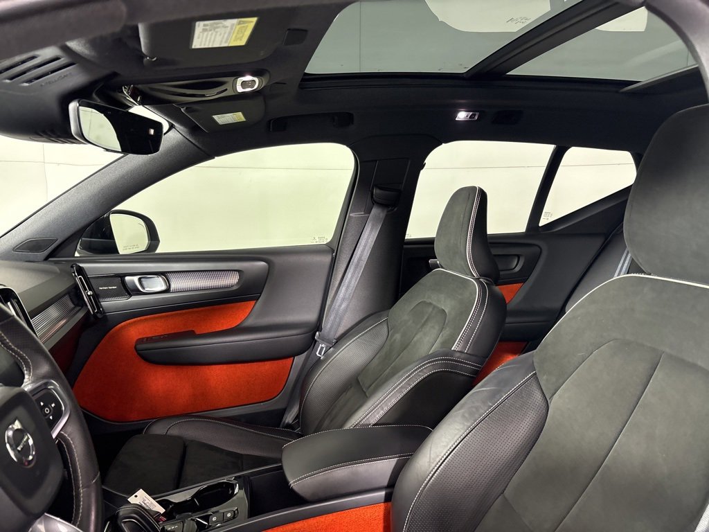 Used 2019 Volvo XC40 T5 R-Design image 18