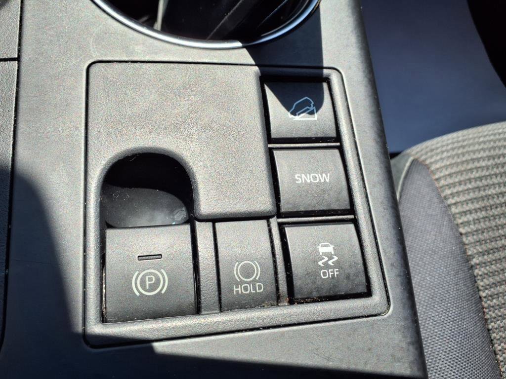 Used 2023 Toyota Highlander LE image 17