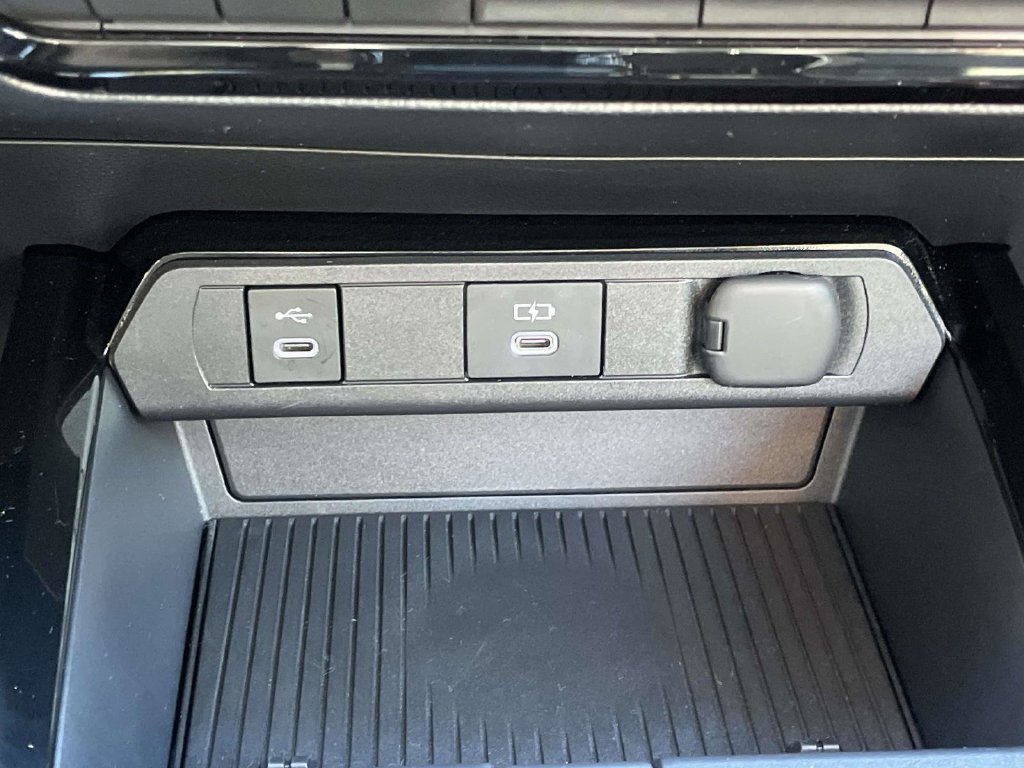 Used 2025 Toyota Prius Plug-In Hybrid FWD image 28