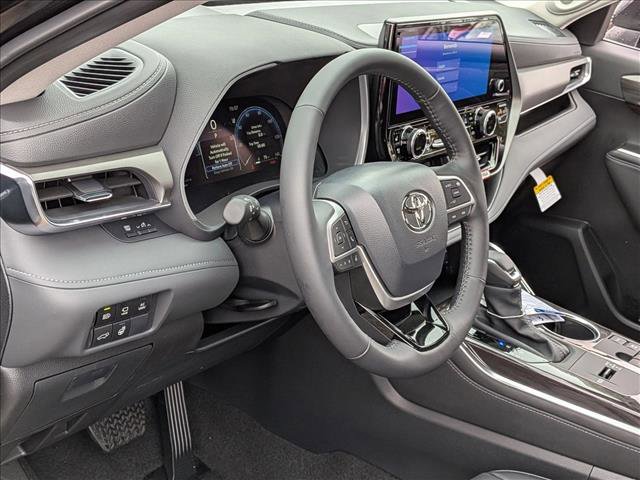 New 2026 Toyota Highlander Limited image 3