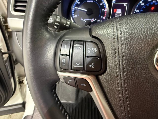 Used 2017 Toyota Highlander Plus FWD image 16