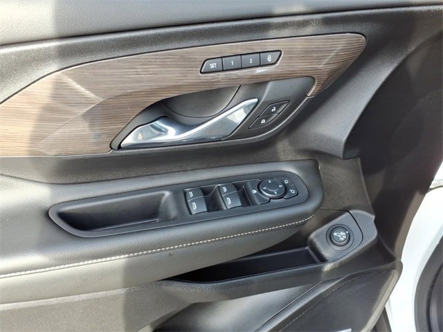 Used 2024 GMC Terrain Denali w/ Denali Premium Package image 3